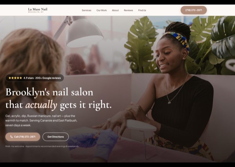 Site La Muse Nail — salon de unghii din Brooklyn cu paletă cream, recenzii Google reale și galerie de manichiură